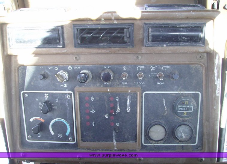 image for item 1011 1989 Caterpillar D4H dozer