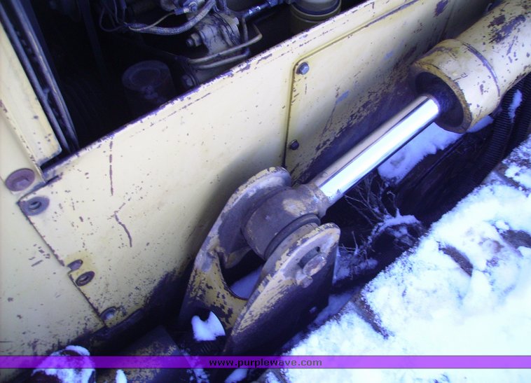 image for item 1011 1989 Caterpillar D4H dozer