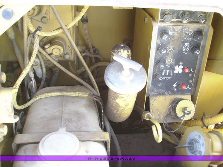 image for item 1011 1989 Caterpillar D4H dozer