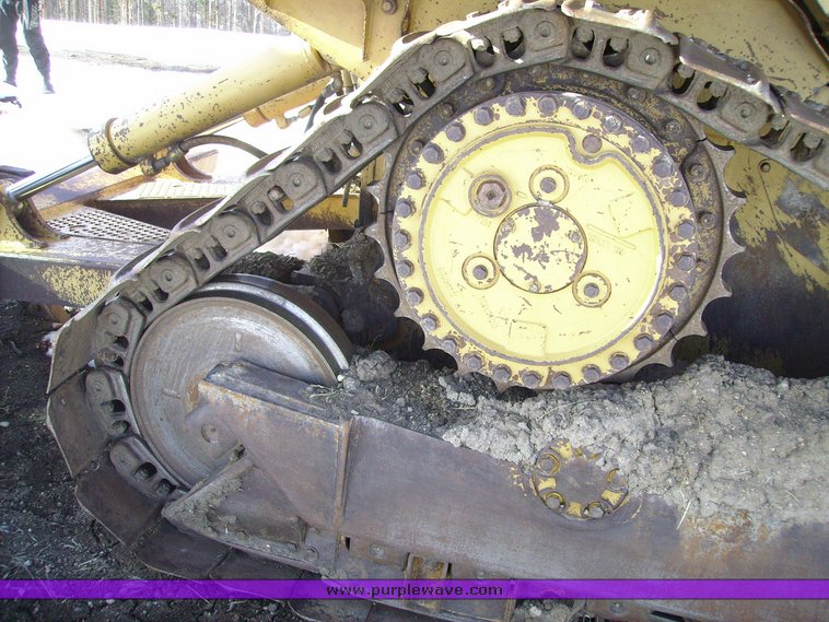 image for item 1011 1989 Caterpillar D4H dozer