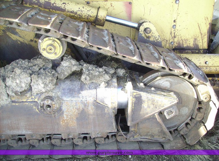 image for item 1011 1989 Caterpillar D4H dozer