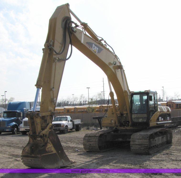 image for item 1200 2005 Caterpillar 330CL hydraulic excavator