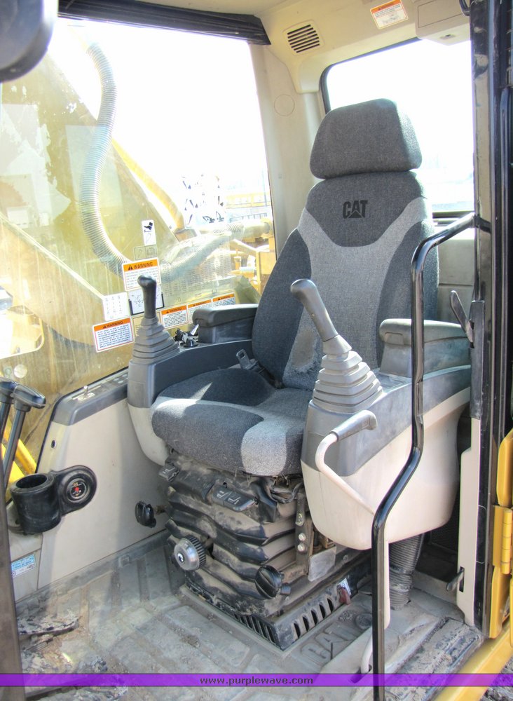 image for item 1200 2005 Caterpillar 330CL hydraulic excavator