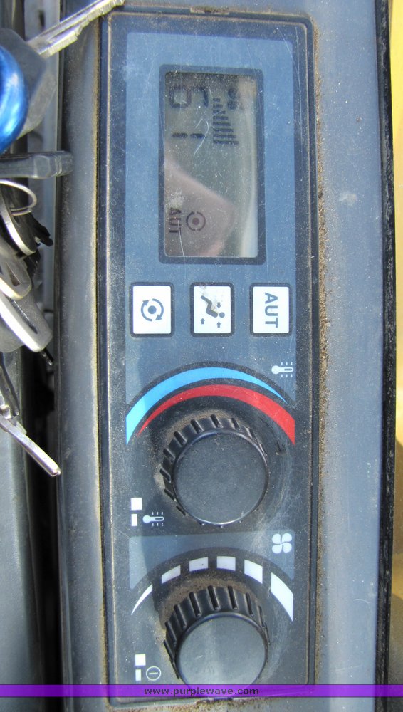 image for item 1200 2005 Caterpillar 330CL hydraulic excavator