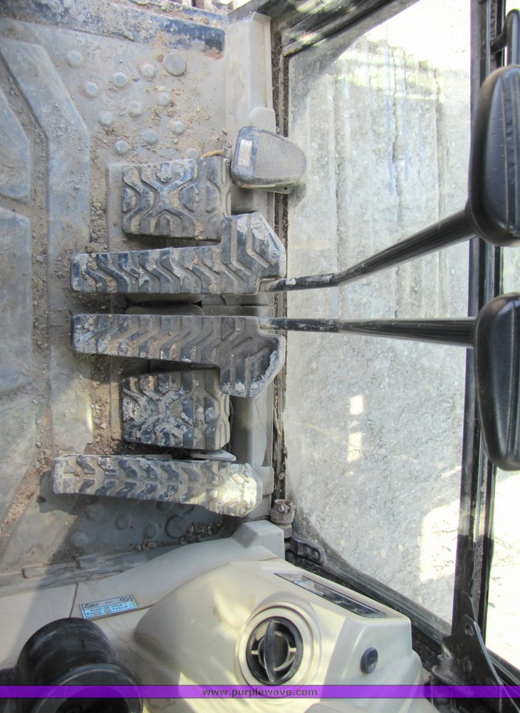 image for item 1200 2005 Caterpillar 330CL hydraulic excavator