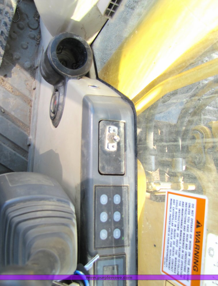 image for item 1200 2005 Caterpillar 330CL hydraulic excavator