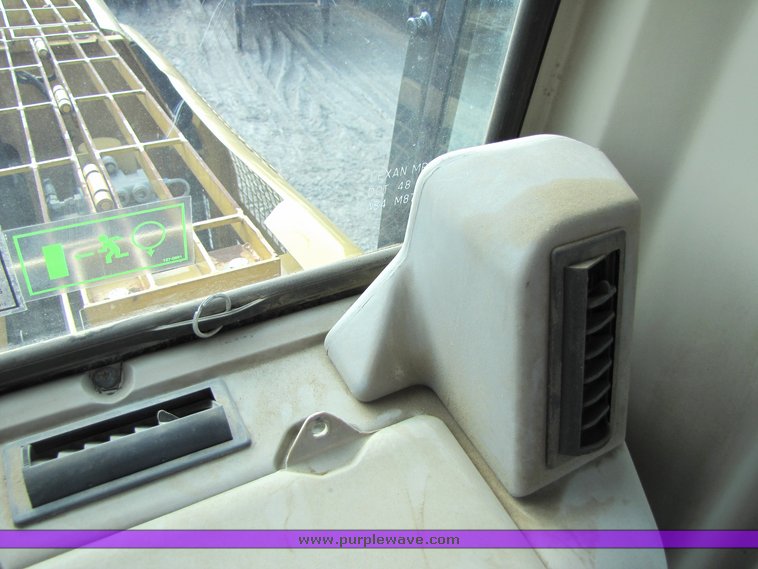 image for item 1200 2005 Caterpillar 330CL hydraulic excavator