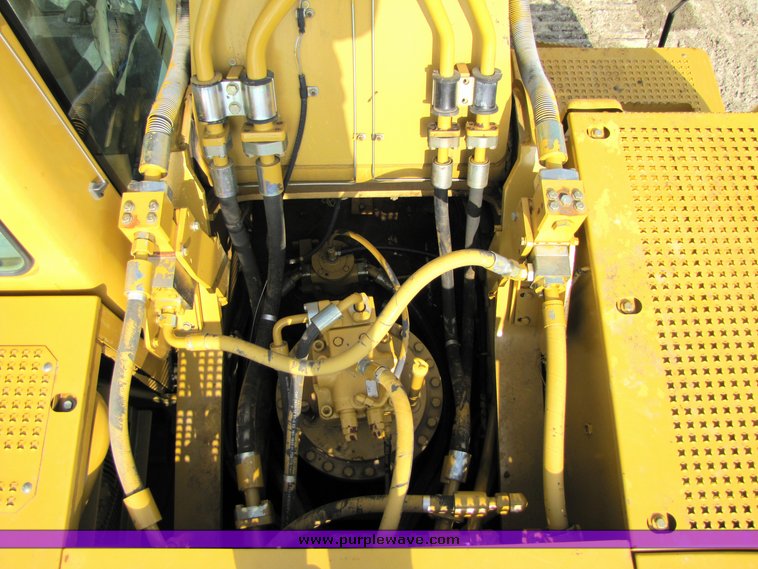 image for item 1200 2005 Caterpillar 330CL hydraulic excavator