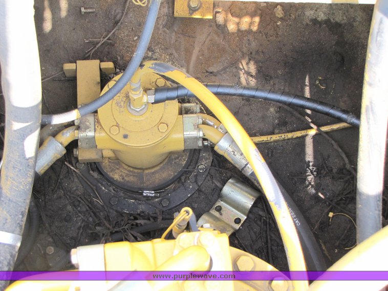 image for item 1200 2005 Caterpillar 330CL hydraulic excavator