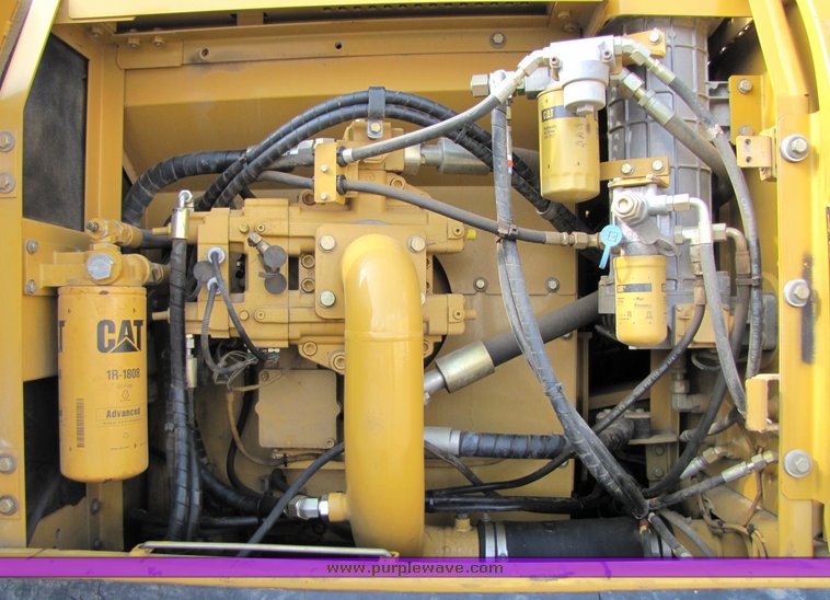 image for item 1200 2005 Caterpillar 330CL hydraulic excavator