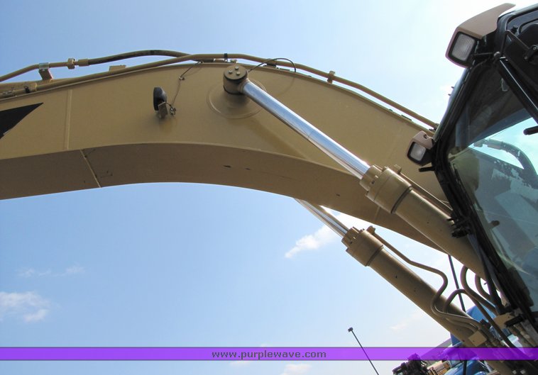image for item 1200 2005 Caterpillar 330CL hydraulic excavator