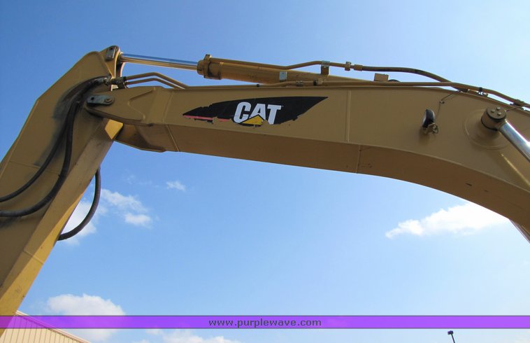 image for item 1200 2005 Caterpillar 330CL hydraulic excavator