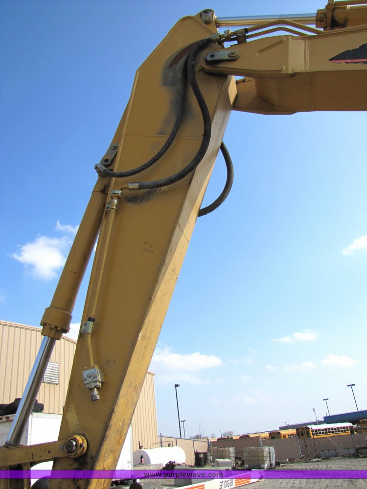 image for item 1200 2005 Caterpillar 330CL hydraulic excavator