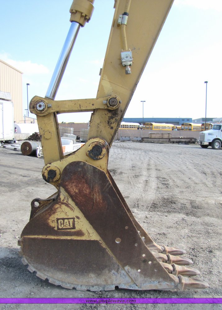 image for item 1200 2005 Caterpillar 330CL hydraulic excavator