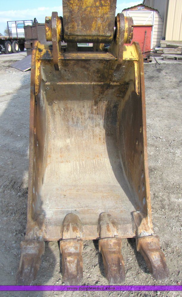 image for item 1200 2005 Caterpillar 330CL hydraulic excavator