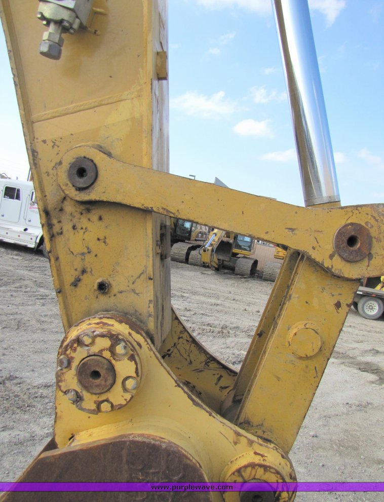 image for item 1200 2005 Caterpillar 330CL hydraulic excavator