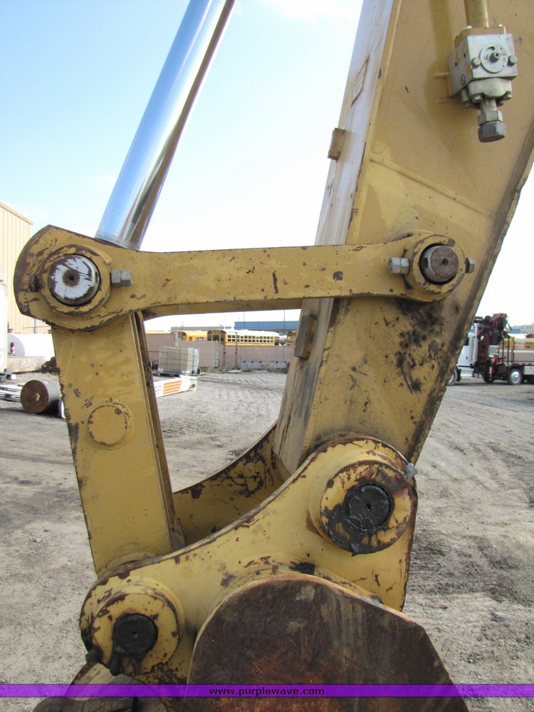 image for item 1200 2005 Caterpillar 330CL hydraulic excavator
