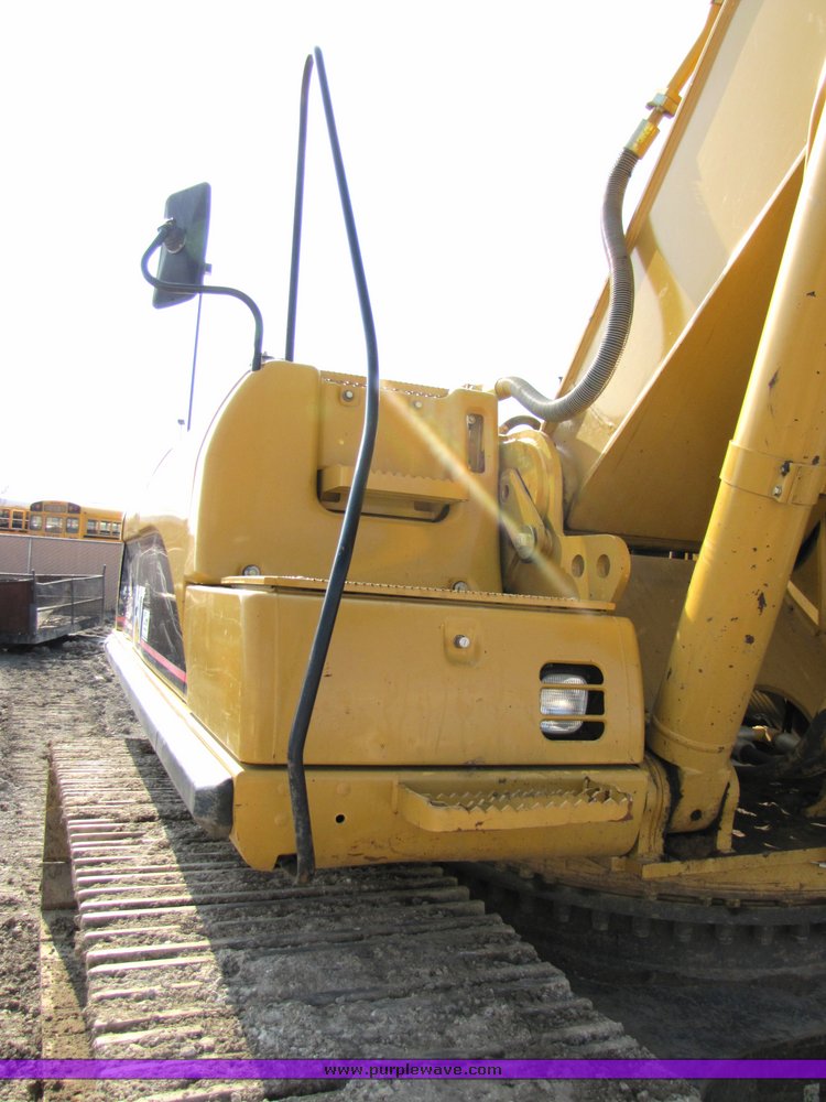 image for item 1200 2005 Caterpillar 330CL hydraulic excavator