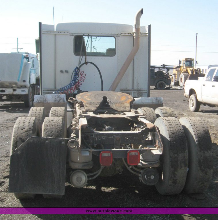 image for item 2099 1990 Kenworth Construct T400 semi truck