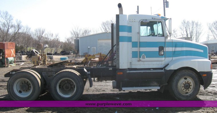 image for item 2099 1990 Kenworth Construct T400 semi truck