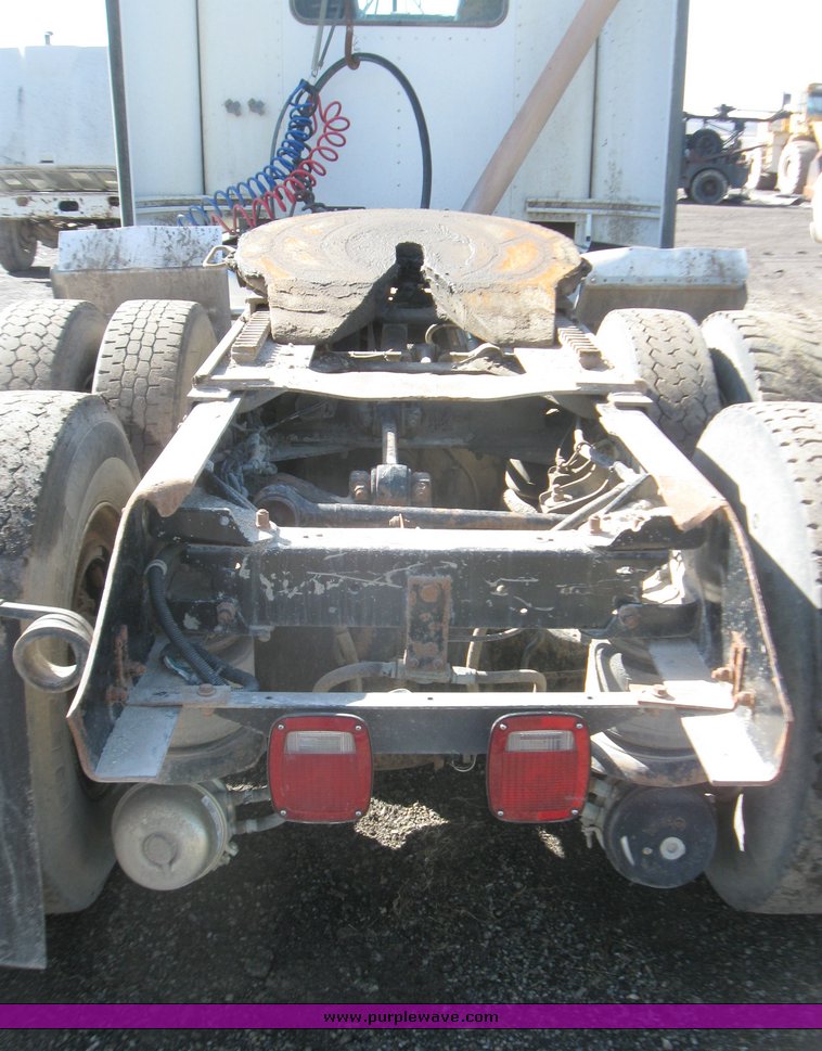 image for item 2099 1990 Kenworth Construct T400 semi truck