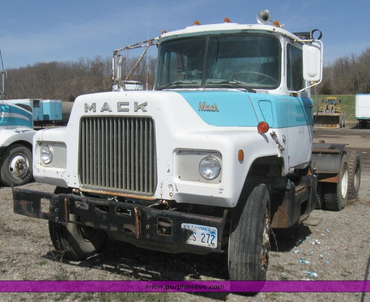 image for item 2106 1977 Mack semi truck