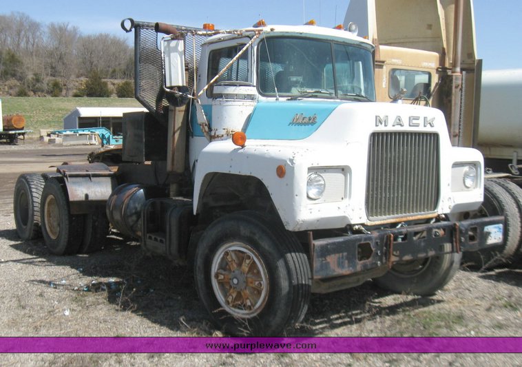 image for item 2106 1977 Mack semi truck