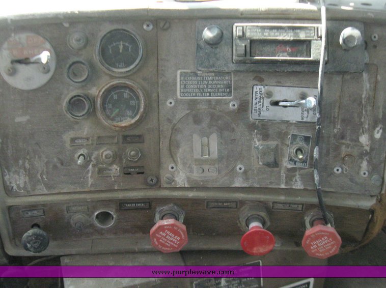 image for item 2106 1977 Mack semi truck