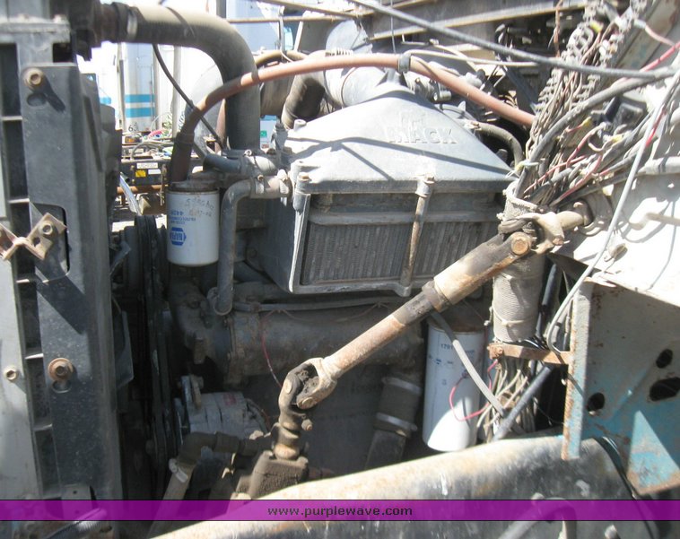 image for item 2106 1977 Mack semi truck