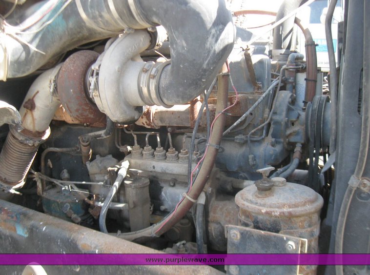 image for item 2106 1977 Mack semi truck