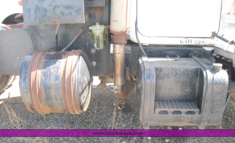 image for item 2106 1977 Mack semi truck