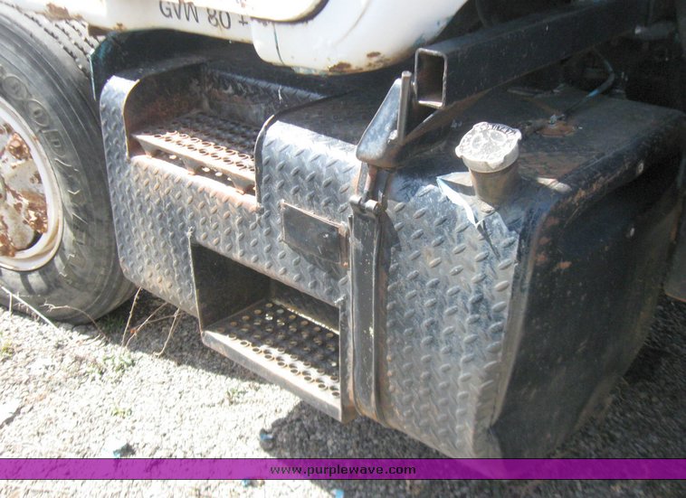 image for item 2106 1977 Mack semi truck