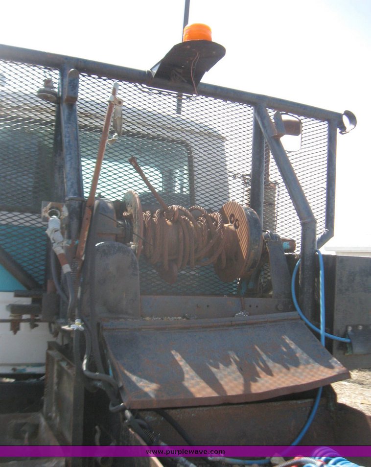 image for item 2106 1977 Mack semi truck