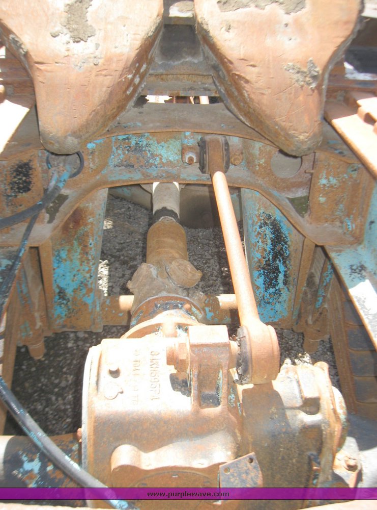 image for item 2106 1977 Mack semi truck