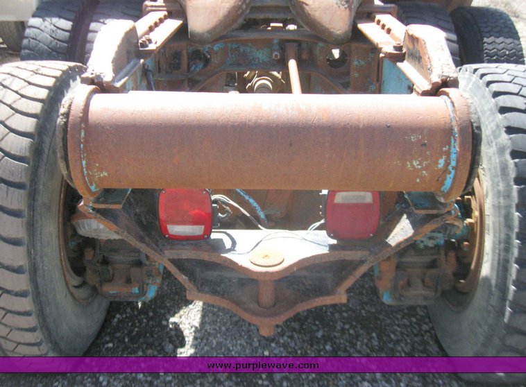 image for item 2106 1977 Mack semi truck