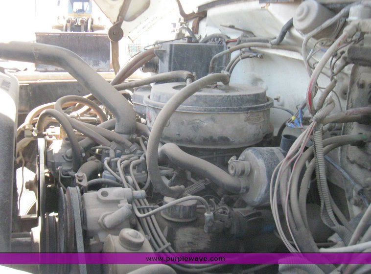 image for item 2106 1977 Mack semi truck