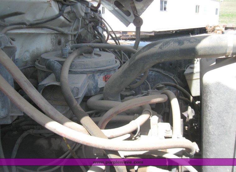 image for item 2106 1977 Mack semi truck