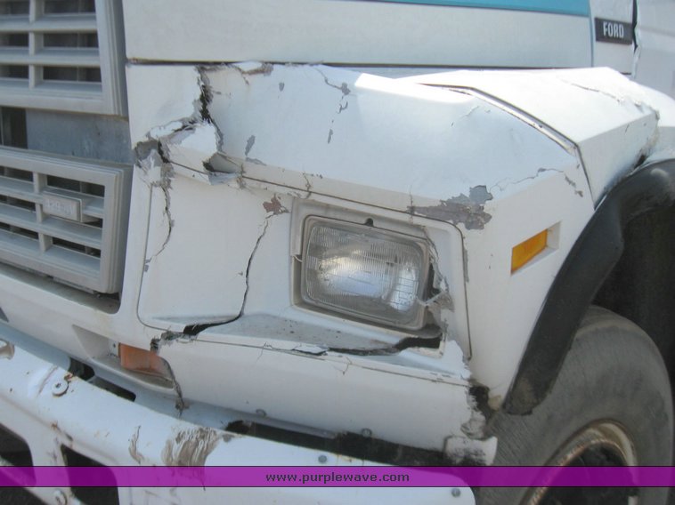 image for item 2106 1977 Mack semi truck