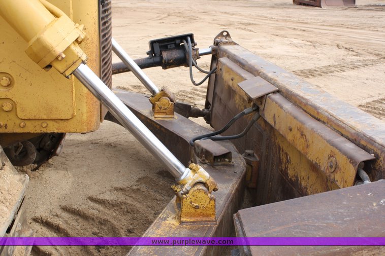 image for item 2111 1981 Caterpillar D7G dozer