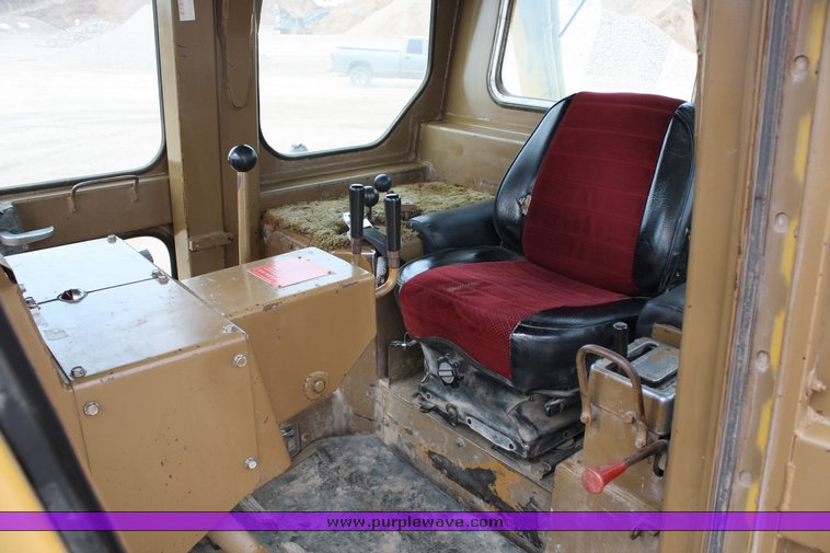 image for item 2111 1981 Caterpillar D7G dozer