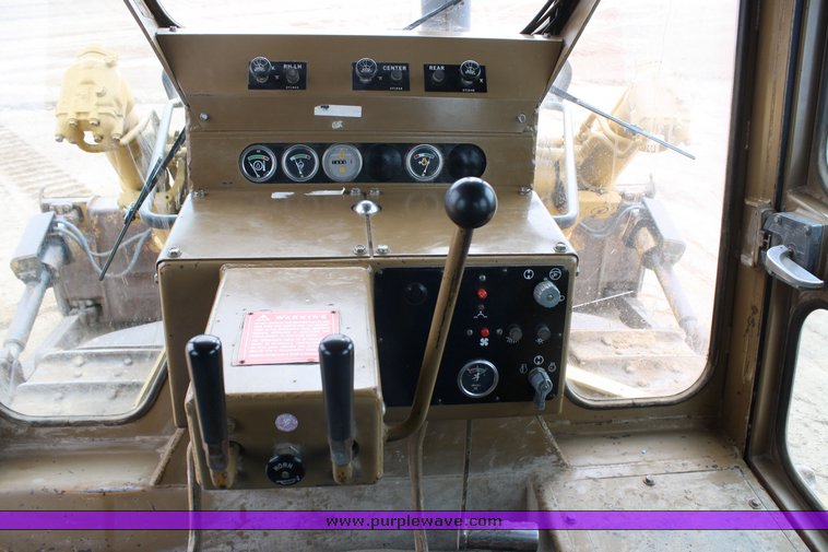 image for item 2111 1981 Caterpillar D7G dozer