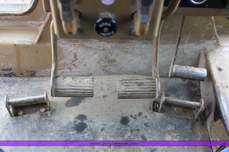 image for item 2111 1981 Caterpillar D7G dozer