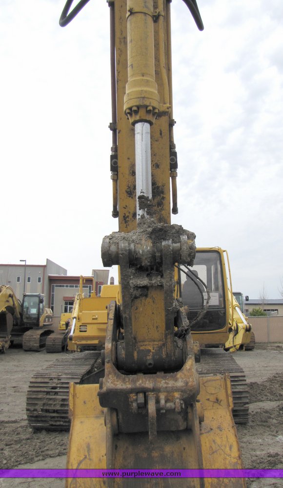 image for item 2152 2000 John Deere 330LC hydraulic excavator
