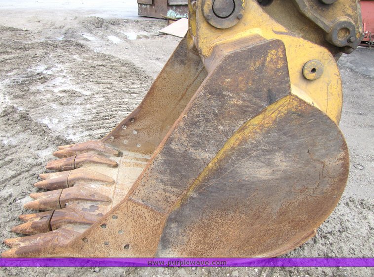 image for item 2152 2000 John Deere 330LC hydraulic excavator