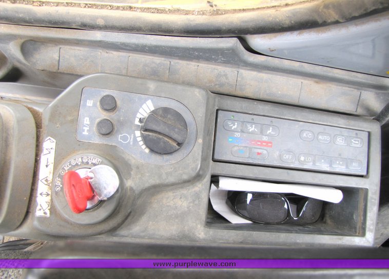 image for item 2152 2000 John Deere 330LC hydraulic excavator