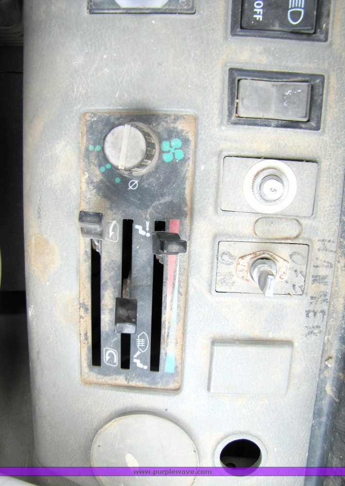 image for item 2153 1997 Komatsu PC-220LC-6 hydraulic excavator