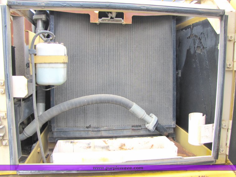 image for item 2153 1997 Komatsu PC-220LC-6 hydraulic excavator