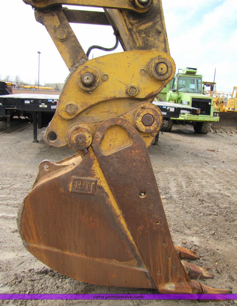 image for item 2154 2002 Caterpillar 330C hydraulic excavator