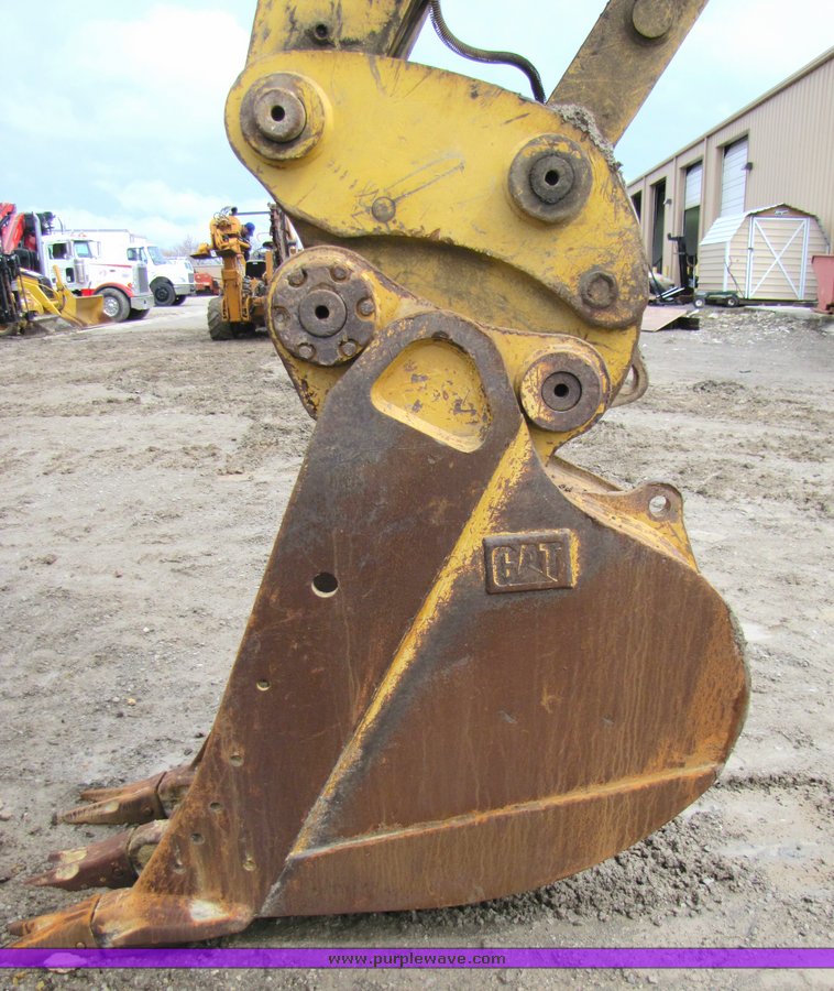 image for item 2154 2002 Caterpillar 330C hydraulic excavator