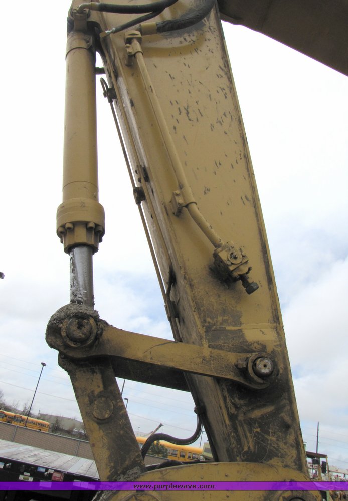 image for item 2154 2002 Caterpillar 330C hydraulic excavator